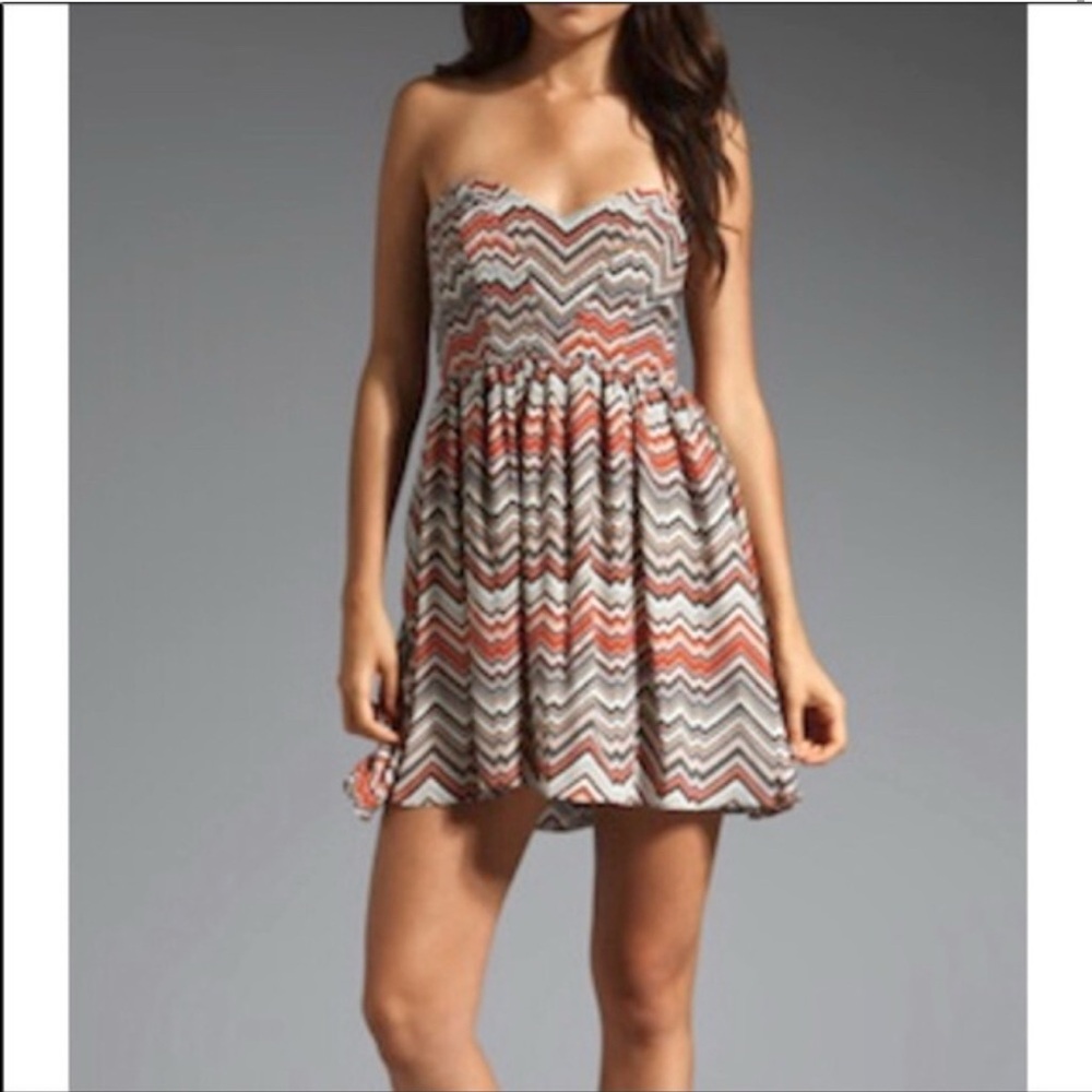 1628. PARKER STRAPLESS SWEETHEART MINI DRESS‎ SIZE MEDIUM CHEVRON MULTICOLORED